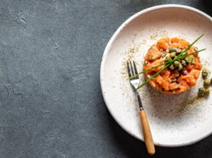 V24. Lachs & Avocado Tatar